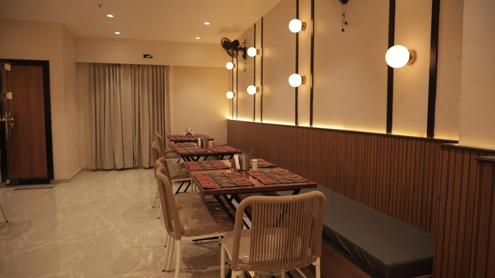 Hotel The Rainbow Inn Udajpur